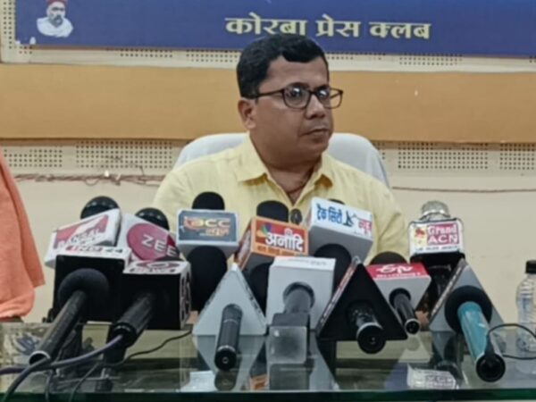 जिले में पदस्थ शिक्षकों का संलग्नीकरण तत्काल होंगे समाप्त, भूविस्थापितों की समस्याएं होंगे दूर एवं शासन की योजनाओं की क्रियान्वयन पहली प्राथमिकता: कलेक्टर संजीव कुमार झा