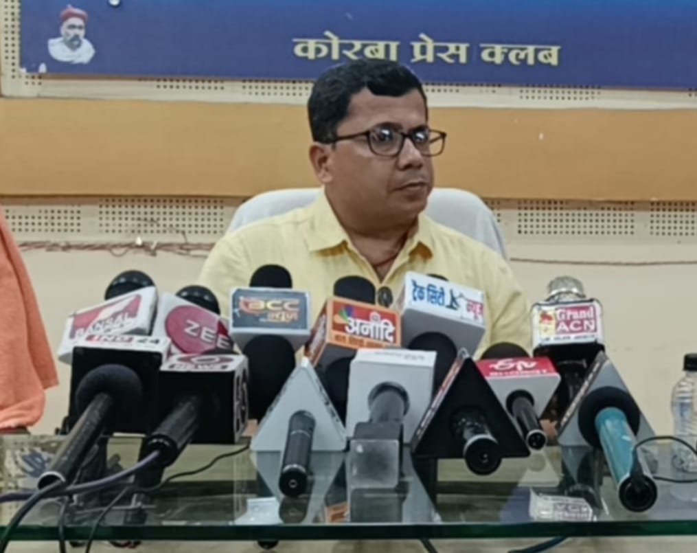 जिले में पदस्थ शिक्षकों का संलग्नीकरण तत्काल होंगे समाप्त, भूविस्थापितों की समस्याएं होंगे दूर एवं शासन की योजनाओं की क्रियान्वयन पहली प्राथमिकता: कलेक्टर संजीव कुमार झा