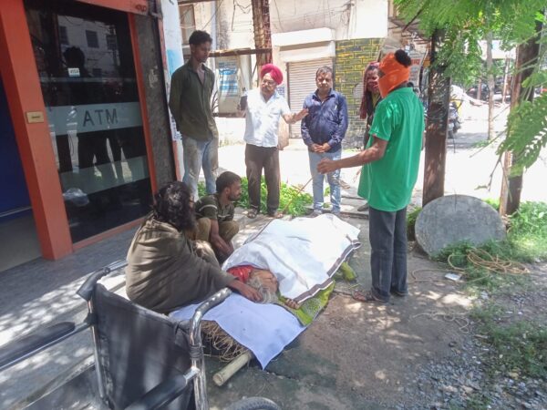 पंजाबी समाज ने  दयालबंद की गरीब महराजीन का अंतिम संस्कार कर मानवता का मिसाल कायम की