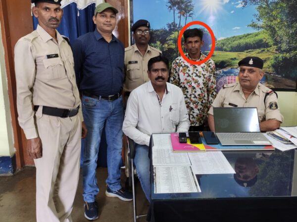 आधा लाख से ऊपर की मोबाइल के साथ एक चोर रेसुब ,जीआरपी दुर्ग की सँयुक्त टीम के हत्थे चढ़ा