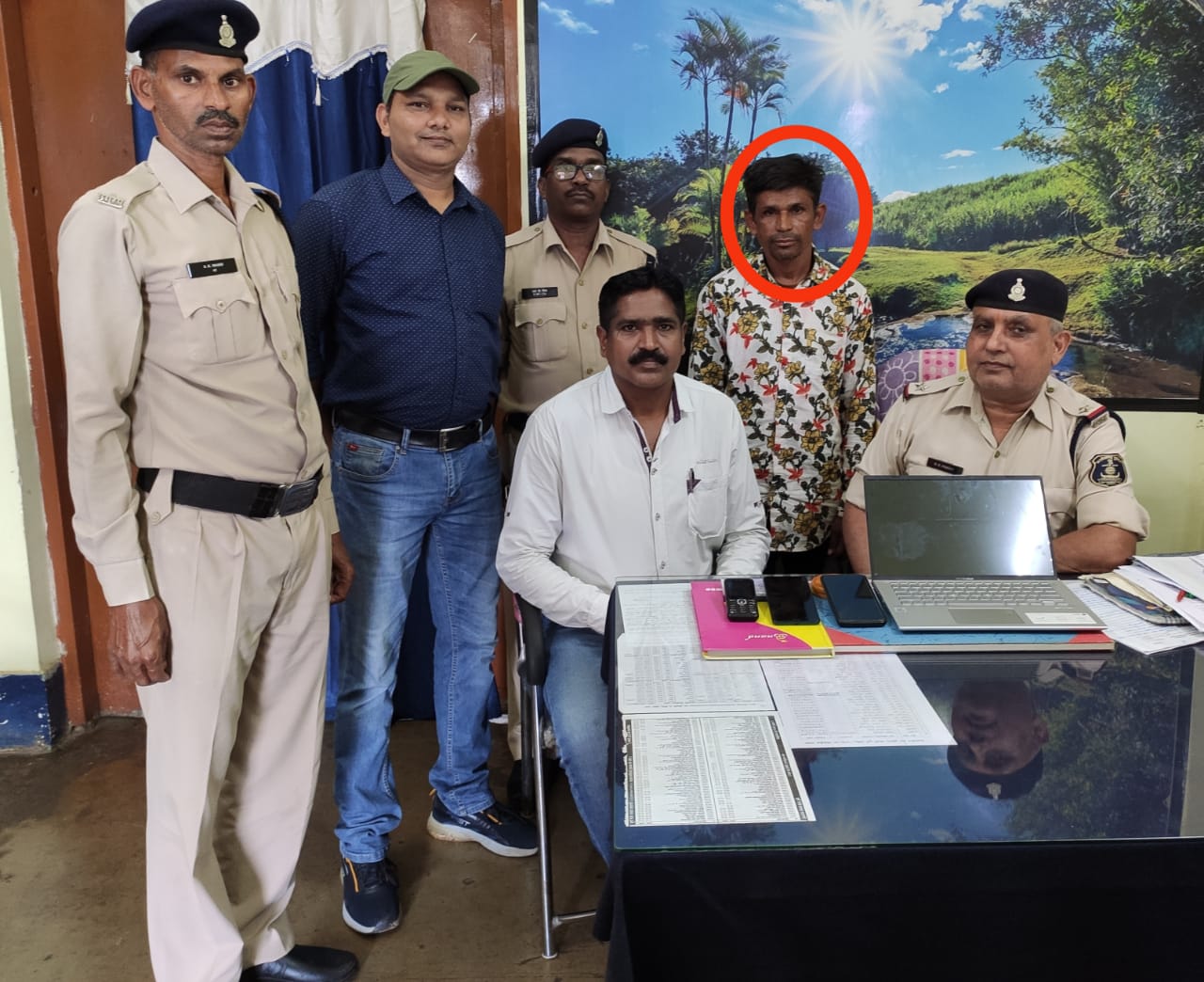 आधा लाख से ऊपर की मोबाइल के साथ एक चोर रेसुब ,जीआरपी दुर्ग की सँयुक्त टीम के हत्थे चढ़ा