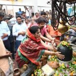 बाबा सत्यनारायण के जन्मोत्सव पर विधायक प्रकाश नायक ने लिया आशीर्वाद<br>रायगढ़वासियों के सुख समृद्धि के लिए की कामना