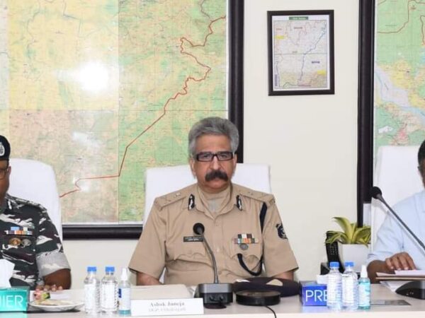 पुलिस मुख्यालय में अन्तर्राज्यीय (छत्तीसगढ़-उड़ीसा) समन्वय बैठक संयुक्त नक्सल आपरेशन पर हुआ विचार विमर्श