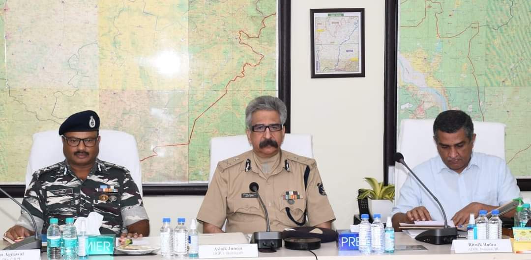 पुलिस मुख्यालय में अन्तर्राज्यीय (छत्तीसगढ़-उड़ीसा) समन्वय बैठक संयुक्त नक्सल आपरेशन पर हुआ विचार विमर्श