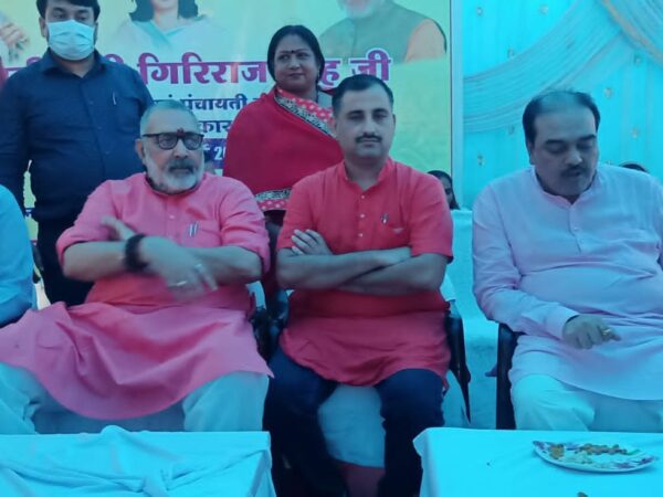 ग्राम रजकम्मा पहुँचे केंद्रीय मंत्री, राज्य सरकार पर जमकर बरसे