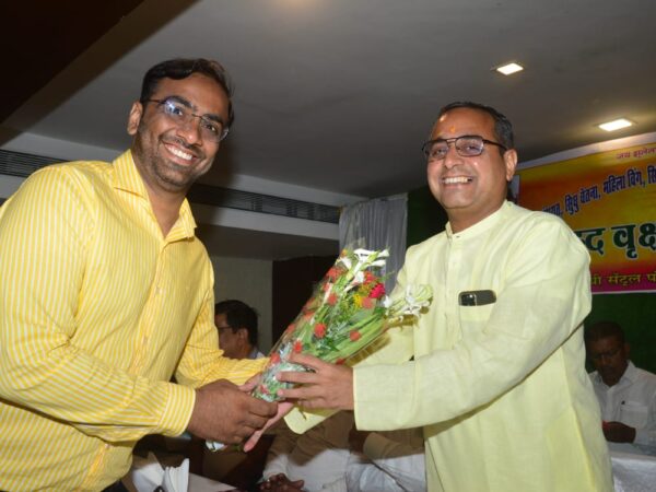 सिंधी समाज  जन कल्याण के कार्यक्रमों में  समाज सेवा , असहाय की मदद करना हो निस्वार्थ भाव से करते है -शैलेष पांडेय