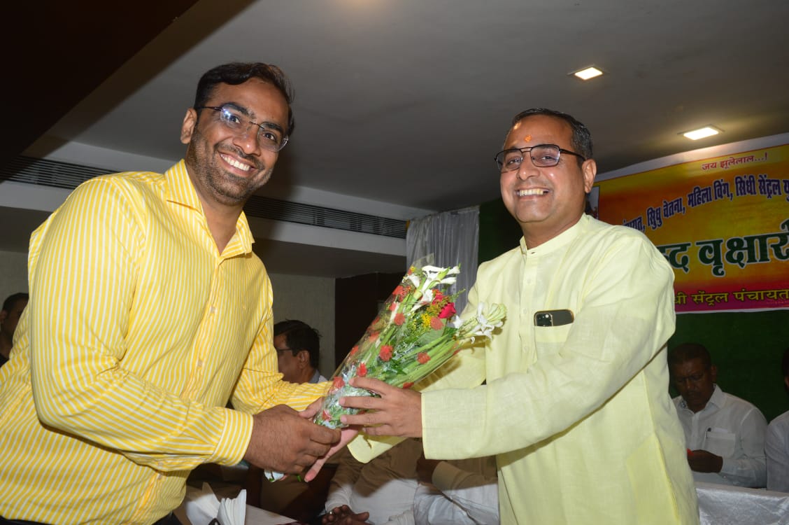 सिंधी समाज  जन कल्याण के कार्यक्रमों में  समाज सेवा , असहाय की मदद करना हो निस्वार्थ भाव से करते है -शैलेष पांडेय