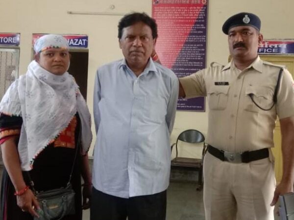 चलती ट्रेन से उतरने के प्रयास में गेप में जा फंसा बिलासपुर के यात्री को  रेसुब शहडोल के जवान ‘पाटिल’ ने  अपनी जान हथेली पर रख  बचाई