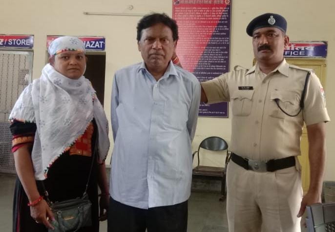 चलती ट्रेन से उतरने के प्रयास में गेप में जा फंसा बिलासपुर के यात्री को  रेसुब शहडोल के जवान ‘पाटिल’ ने  अपनी जान हथेली पर रख  बचाई