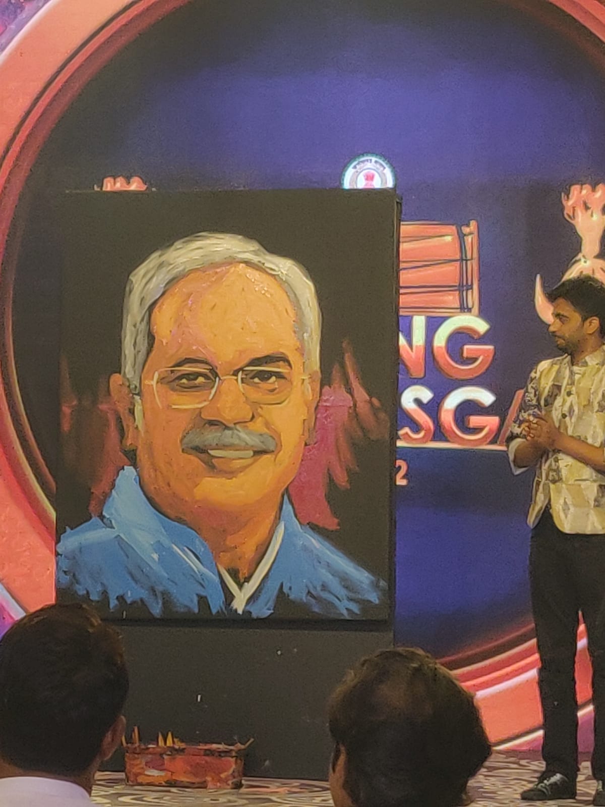 News 18 ”राइजिंग छत्तीसगढ़” के मंच से भूपेश बघेल ने सुरीले अंदाज में गाना गा कर उपस्थित लोंगो का मन मोहा