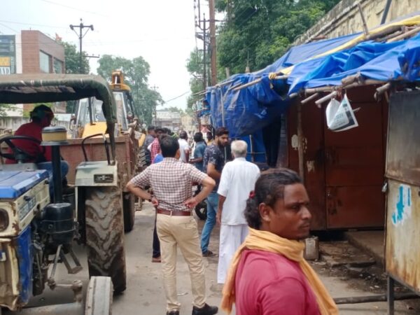 हटाए गए अतिक्रमण, लगाया गया जुर्माना हंडी चौक से गांधी प्रतिमा चौक तक की गई कार्रवाई