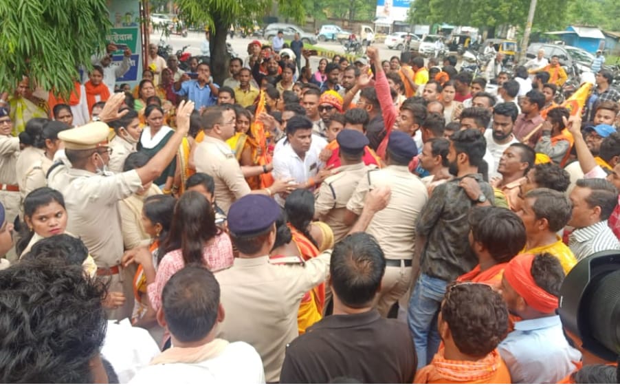 चर्च निर्माण का विरोध, निगम का घेराव