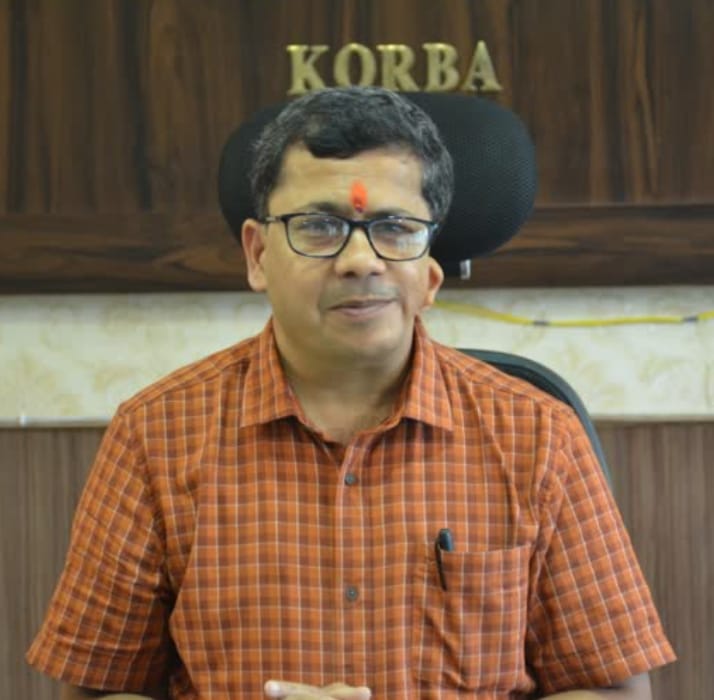 तालाब में डुबने से हुई मृत्यु पर परिवार की मदद के लिए कलेक्टर  झा ने 12 लाख रूपये की सहायता राशि दी