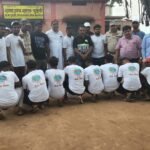 प्रकृति की रक्षा के लिए संकल्पित  युवा टीम चीतल मितान को  एक नई पहल ने टी शर्ट एवं कैप वितरित किया
