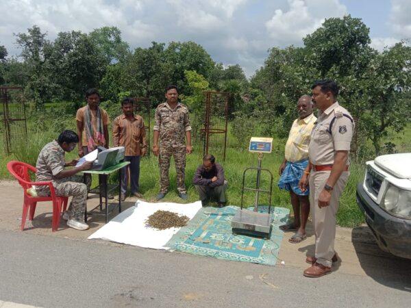 ओड़िशा के सोहेला से मोटर सायकल पर गांजा लेकर एमपी जा रहा गांजा तस्कर डोंगरीपाली में गिरफ्तार….