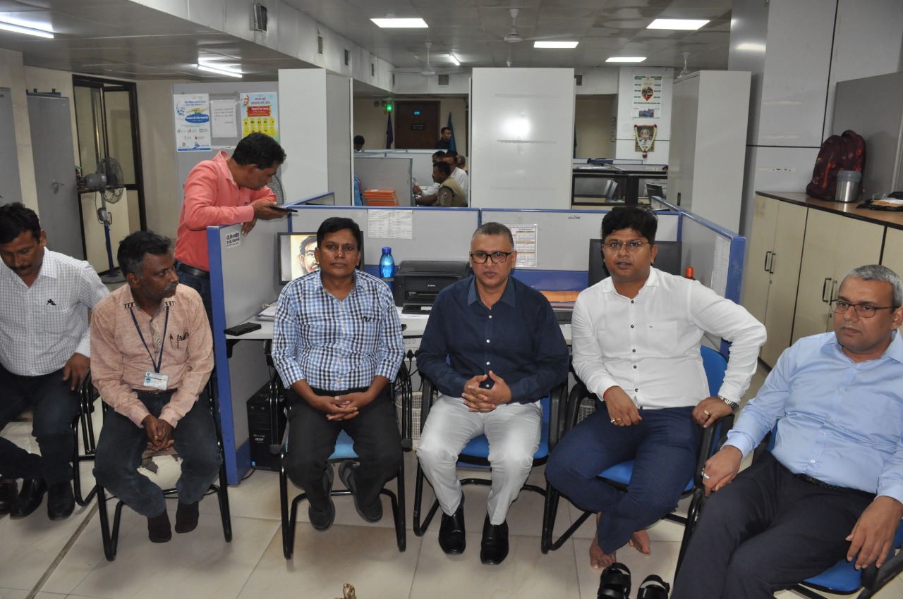 द.पू.म.रे. ने उपन्यास सम्राट को याद किया…ग्रामीण परिवेश को समझना हो तो मुंशी प्रेमचंद कृत गोदान को पढ़कर ही यह जाना सकता है . भवानी शंकर नाथ (डीआईजी आरपीएफ) अंग्रेजों ने प्रेमचंद की किताबों पर प्रतिबंध लगाने लगे तब वे अलग –अलग नामों से किताबों की रचना प्रांरभ की: कुमार निशांत (उप मुख्य सुरक्षा आयुक्त RPF