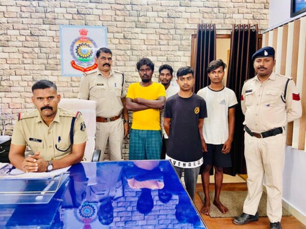 बाइक चोरी, मोबाइल तथा नकदी लूट और सेट्रिंग प्लेट चोरी के मामलों में 4 आरोपी गिरफ्तार…..