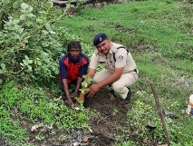आजादी के 75 वर्ष पूर्ण होने के उपलक्ष्य में ……….. रेसुब ने किया कलमना चौकी में किया वृक्षारोपण