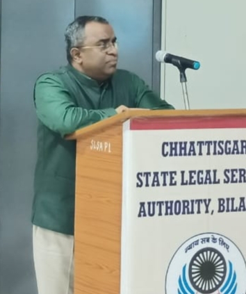 छत्तीसगढ़ी भाषा बहुत मधुर है, इससे संवाद करने से ग्रामीणों को शीध्र समझाया जा सकेगा,अधिवक्ताओं को रिफरल बनने की अपेक्षा, सीधे जरूरतमंदों को राहत पहुंचाना है – न्यायमूर्ति गौतम भादुड़ी