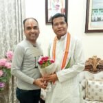 प्रदेश कांग्रेस कमेटी के अध्यक्ष मोहन मरकाम प्रदेश कांग्रेस कमेटी के सचिव चंद्रेश साहू से रायगढ़ कांग्रेस को लेकर चर्चा करने बुलाया