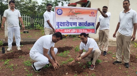 पर्यावरण प्रदूषित होने से बचाने रेसुब तिल्दा ने 80 फलदार पौधे रोपे एवं 6 कि.मी. दौड़ लगाई