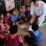 “वनांचल क्षेत्र के बच्चों की शैक्षणिक प्रगति की जानकारी लेने<br>बी.ई.ओ. सतीश प्रकाश सिंह ने किया बालबाड़ी केंद्र एवं शालाओं का निरीक्षण”