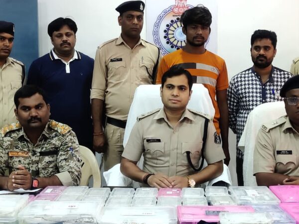 पुलिस की पैनी नजरों से नहीं बच पाए चांदी तस्कर, 1 करोड़ 51 लाख की चांदी के साथ दो तस्कर गिरफ्तार