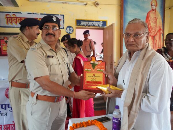 बुढ़ार में 10 स्वतंत्रता संग्राम सेनानियों के परिजनो को रेसुब अनूपपुर ने किया सम्मानित रेसुब अनूपपुर ने सरस्वती शिशु मंदिर बुढ़ार में किया सम्मान समारोह आयोजित