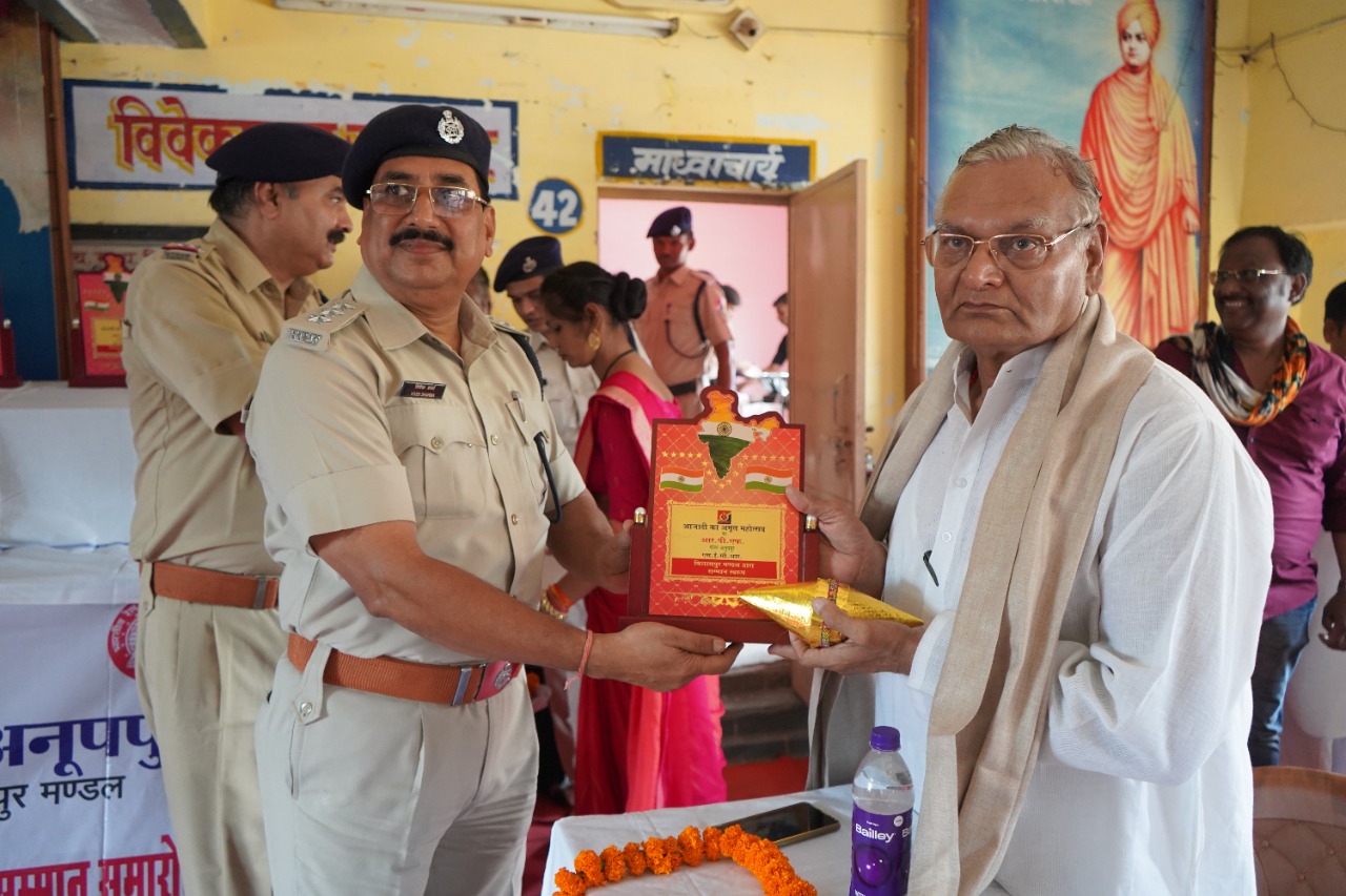 बुढ़ार में 10 स्वतंत्रता संग्राम सेनानियों के परिजनो को रेसुब अनूपपुर ने किया सम्मानित रेसुब अनूपपुर ने सरस्वती शिशु मंदिर बुढ़ार में किया सम्मान समारोह आयोजित