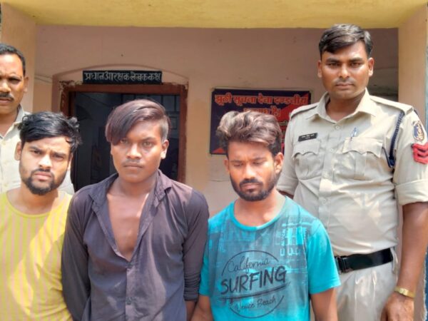 खरसिया के तेलीकोट में मोबाइल दुकान में चोरी, चोरी रिपोर्ट के 24 घंटे के भीतर 3 आरोपी गिरफ्तार, चोरी का माल बरामद