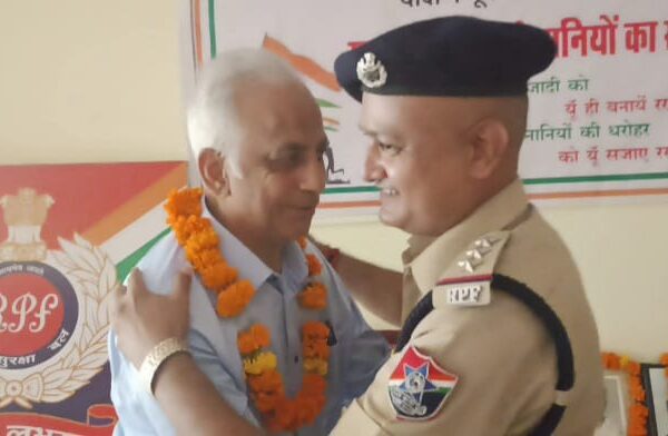 स्वतंत्रता संग्राम सेनानियों के परिजनों का रेल सुरक्षा बल शहडोल ने आजादी की 75 वीं वर्षगांठ में  किया सम्मान