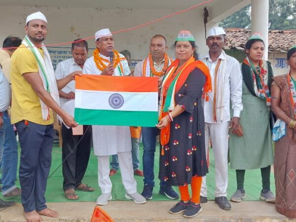 बरसते पानी में कांग्रेस कार्यकर्ताओं में चौगुने उत्साह के साथ विधायक के नेतृत्व में निकली आजादी की गौरव पदयात्रा:::