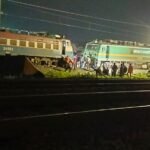 रेल दुर्घटना फालोअप.. मालगाड़ी के डिब्बों को अलग किया गया इंजन को हटाने क्रेन पहुंचा अभी भी सामान्य होने में 4घंटे लगेंगे , हादसे में दो लोको पायलट घायल  जिनका इलाज चल रहा है