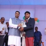 स्वतंत्रता दिवस पर उच्च शिक्षामंत्री उमेश पटेल ने रायगढ़ में किया ध्वजारोहण