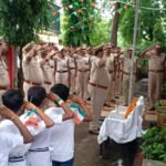 भाठापारा आर पी एफ पोस्ट निरीक्षक मिश्रा ने किया झंडारोहण