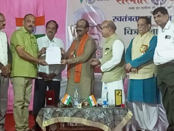 छत्तीसगढ़ी को 8 वीं अनुसूची में शामिल करवाने हेतु सांसद श्री साव को सौंपा गया ज्ञापन