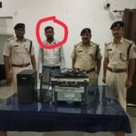 रेसुब रायगढ़ की विशेष टीम ने महापल्ली में मारा छापा दो लोग रेल्वे की अवैध टिकट बनाते हुए पकड़ाए