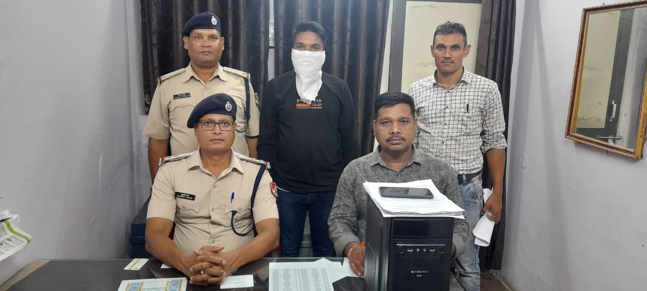 रेसुब रायपुर के चगोरा भाटा के ऋषभ कंप्यूटर में मारा छापा बारह हजार से अधिक के 6 ई टिकट बरामद