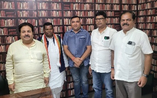 छतीसगढ़ से नवनिर्वाचित सांसद राजीव शुक्ला से कोटा मंडी अध्यक्ष संदीप शुक्ला ने मुलाक़ात किया