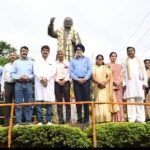 जेएसपीएल के संस्थापक ओमप्रकाश जिंदल के जन्मदिवस पर हुए विविध कार्यक्रम<br>0 प्रतिमा पर माल्यार्पण और मार्चपास्ट के साथ शुरू हुआ समारोह