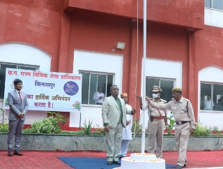 छत्तीसगढ़ राज्य विधिक सेवा प्राधिकरण में न्यायमूर्ति श्री गौतम भादुड़ी ने ध्वजारोहण किया