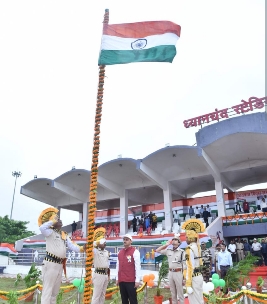 एनटीपीसी लारा में हर्षोलास से मनाया गया स्वतंत्रता दिवस महाप्रबंधक एनटीपीसी लारा ने उपलब्धियों को याद कर के वित्त वर्ष की पहली तिमाही में बिजली उत्पादन हुए वृद्धि के लिए सभी कर्मचारियों को बधाई दी