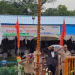 NTPC कोरबा के महाप्रबंधक जेना ने तेज बारिश में भी मानसरोवर स्टेडियम में शानदार ध्वजारोहण किया