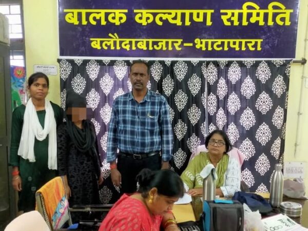 परिजनों से नाराज एक नाबालिक भाटापारा स्टेशन में मिली रेसुब ने बाल कल्याण समिति के सुपुर्द किया