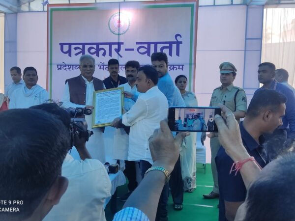 चिटफंड कंपनियों और कोयले की नीति पर केन्द्र सरकार को घेरा