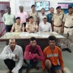 रेल्वे के सिंग्नल केबल वायर चोरी के मामले में तीन चोर वायर सहित गिरफ्तार
