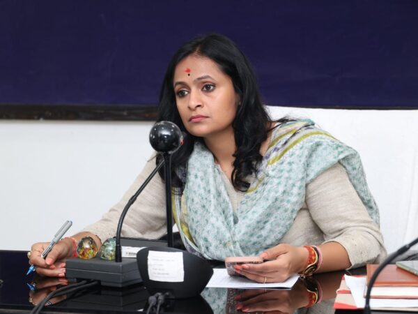 सड़कों की मरम्मत व सुधार कार्य तेजी से पूरा करने जुट जाए सभी संबंधित विभाग-कलेक्टर