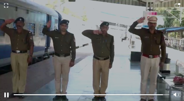 अखिल भारतीय रेलवे सुरक्षा बल स्तर पर आयोजित शॉर्ट वीडियो क्लिप प्रतियोगिता में उत्कृष्ट प्रदर्शन पर रेलवे सुरक्षा बल, दक्षिण पूर्व मध्य रेलवे की टीम को महानिदेशक, रेलवे सुरक्षा बल द्वारा सम्मान