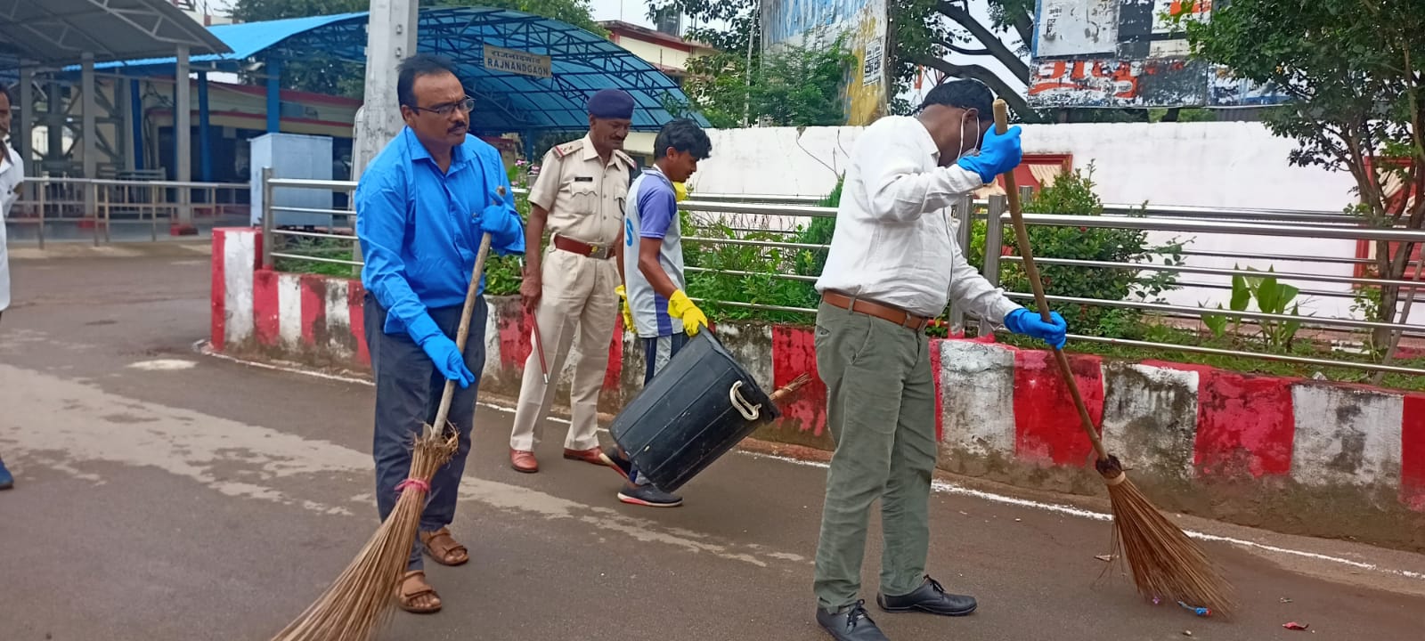 स्वच्छता पखवाडा: दपूमरे के सभी स्टेशनों पर साफ-सफाई एवं स्वच्छता हेतु श्रमदान सहित स्वच्छता से संबंधित अनेक कार्यक्रमों का आयोजन किया गया