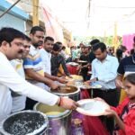 रायगढ़ जिला ट्रेलर मालिक कल्याण संघ के भव्य भंडारे मे शामिल हुए विधायक प्रकाश नायक,<br>देव शिल्पी भगवान विश्वकर्मा की पूजा अर्चना कर आमजन कि सुख समृद्धि के लिए मांगा आशीर्वाद